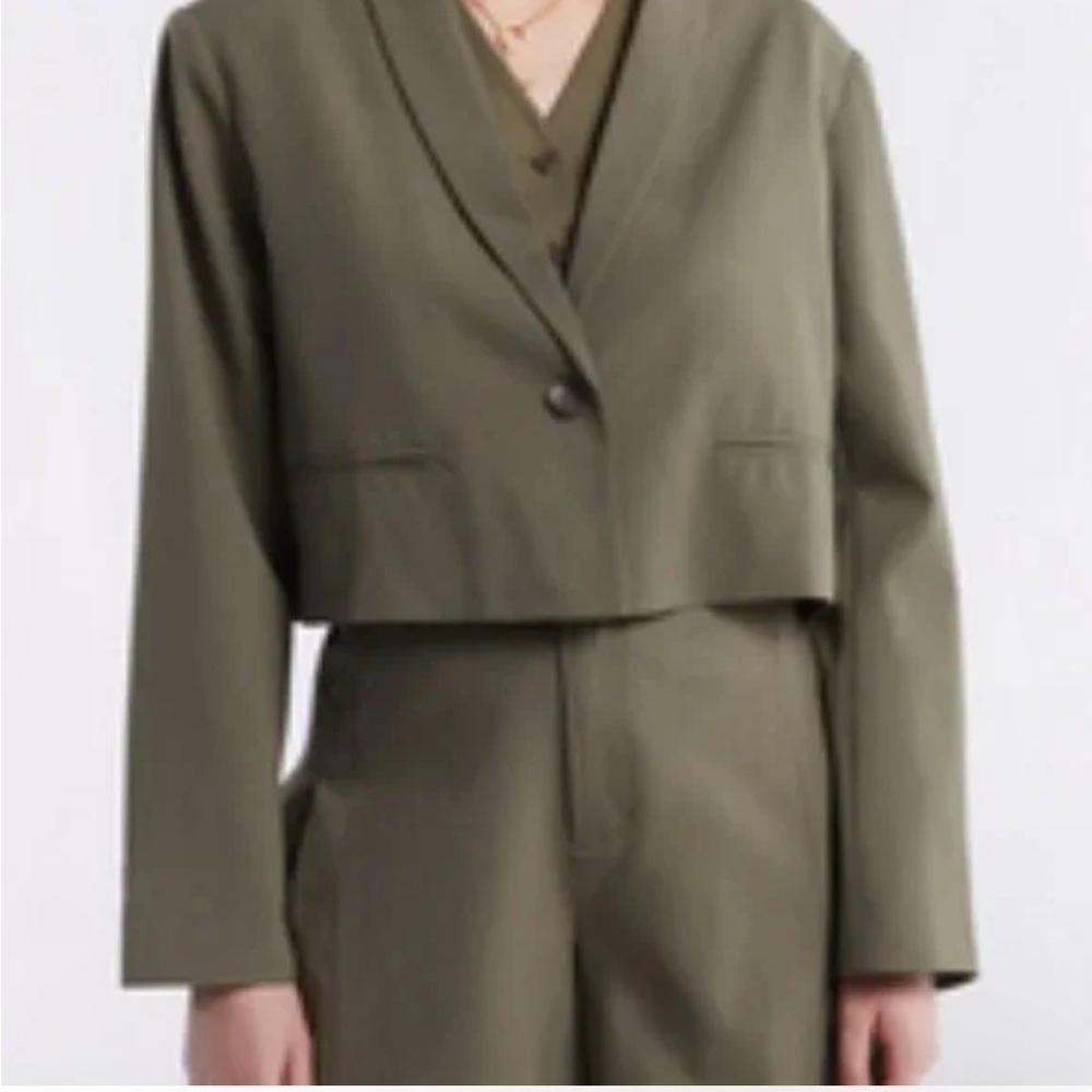 Lattelier single breasted cropped blazer olive green boxy fit 100% wool medium